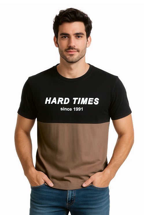 Playera Caballero MC / HARD TIMES NEGRO/LADRILLO (9053589864671)