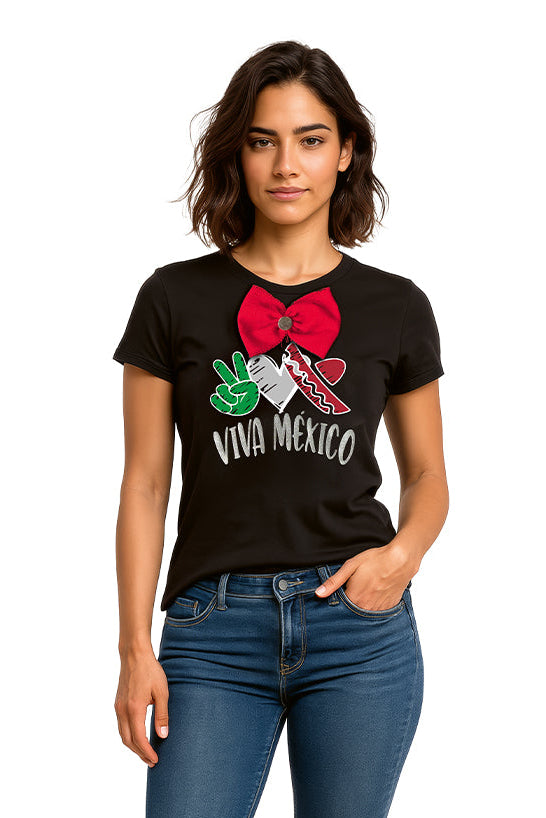 Playera Dama MC / "PEACE AND LOVE" PATRIO NEGRO (9095744061663)