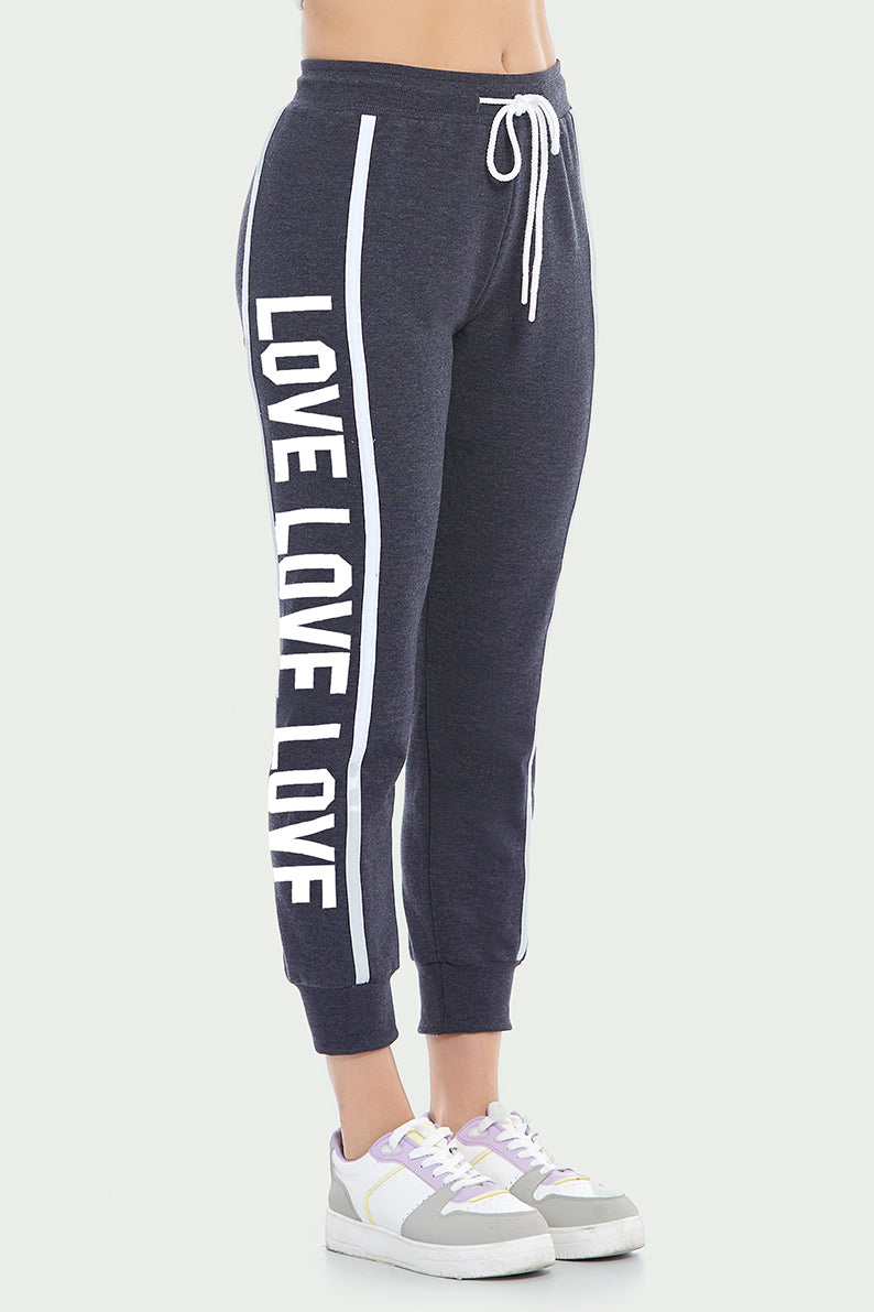 Jogger LOVE en costado (8073930113247)