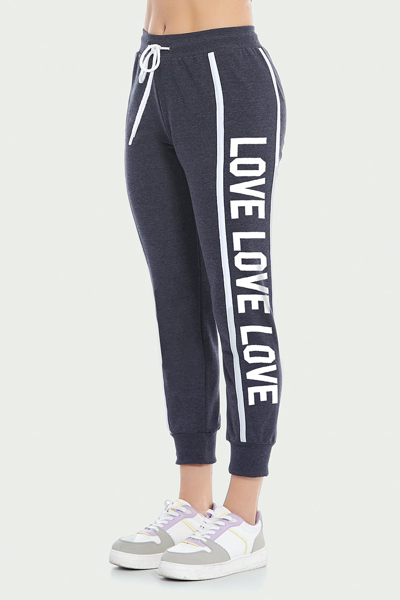 Jogger LOVE en costado (8073930113247)