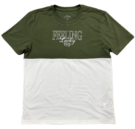 Playera Caballero MC / FEELING LUCKY VERDE MUSGO / HUESO (9028285726943)