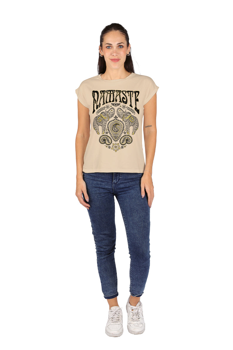 Playera Dama MC / NAMASTE BEIGE (8969487581407)