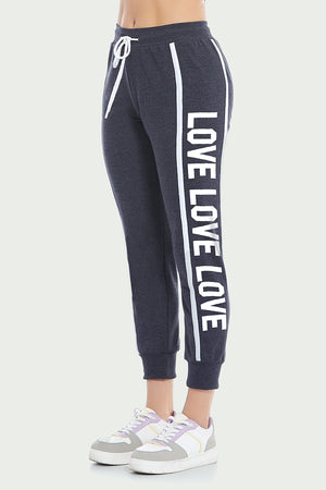 Jogger LOVE en costado (8073930113247)