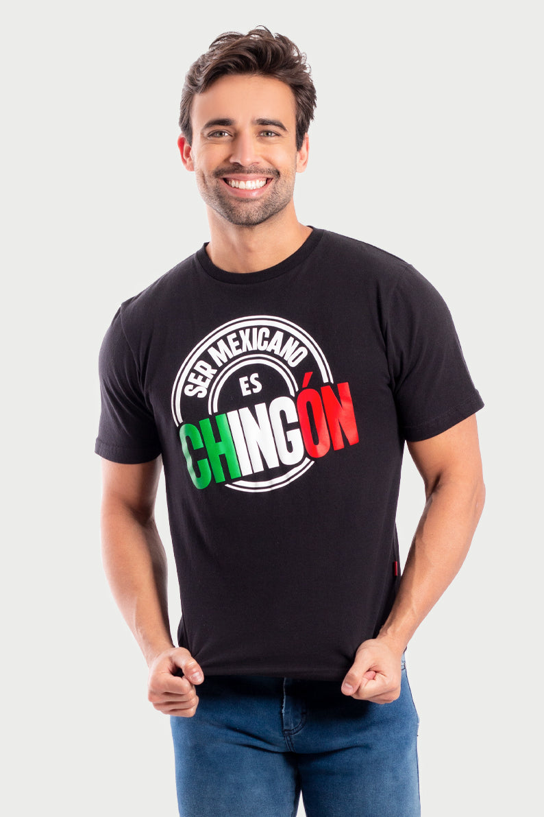 Playera Caballero MC / SER MEXICANO ES CHINGÔN (7824938434783)