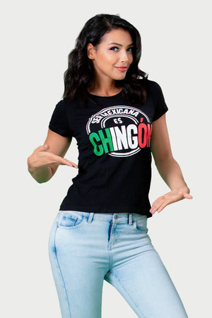 Playera Dama MC / SER MEXICANA ES CHINGÔN (7824943579359)